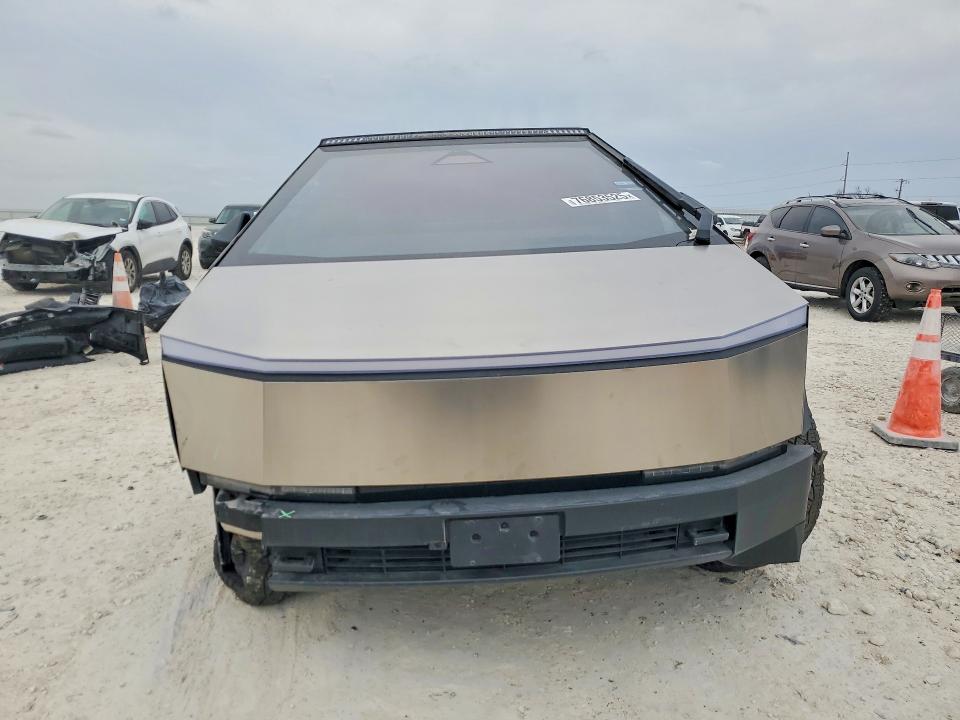 Photo 5 from auction – 2024 TESLA CYBERTRUCK with VIN 7G2CEHEE9RA026641