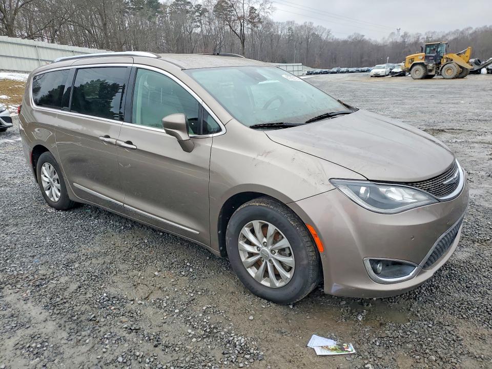 Photo 4 from auction – 2018 CHRYSLER PACIFICA T with VIN 2C4RC1EG1JR116681