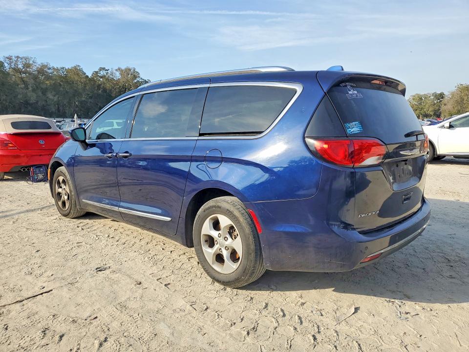 Photo 2 from auction – 2017 CHRYSLER PACIFICA with VIN 2C4RC1EG0HR564839