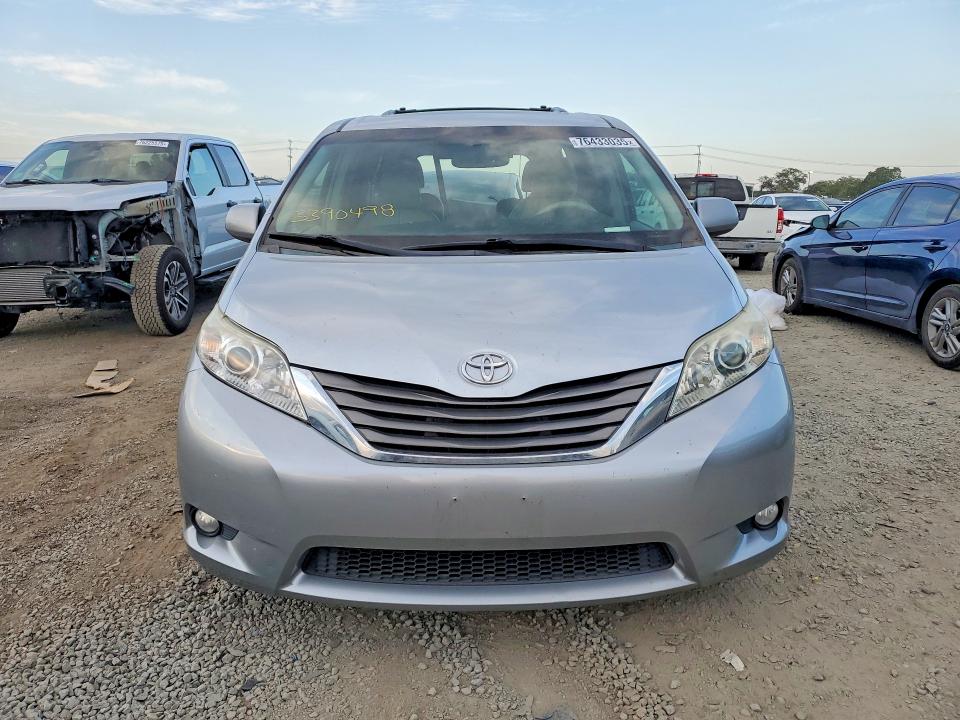 Photo 5 from auction – 2011 TOYOTA SIENNA with VIN 5TDYK3DC1BS058234