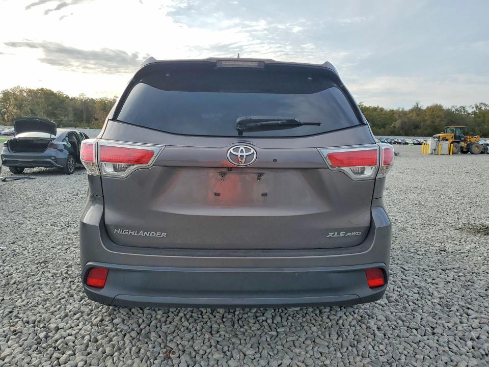 Photo 6 from auction – 2014 TOYOTA HIGHLANDER with VIN 5TDJKRFH4ES007439