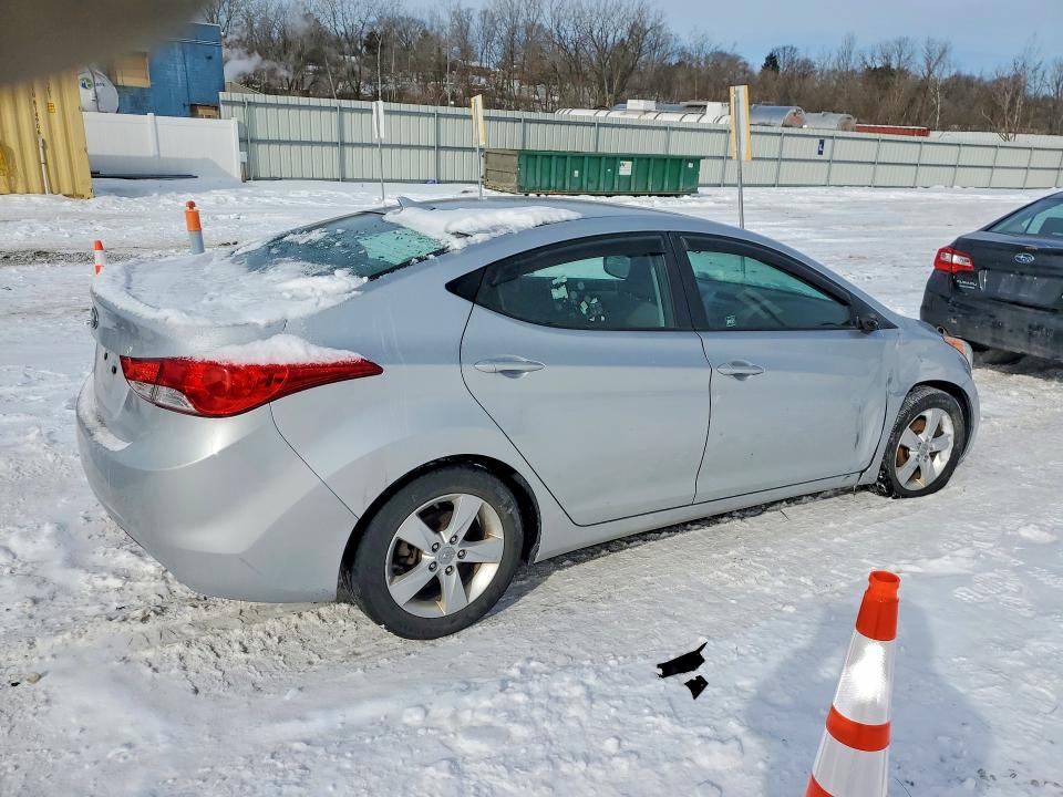 Photo 3 from auction – 2013 HYUNDAI ELANTRA with VIN 5NPDH4AE0DH448047