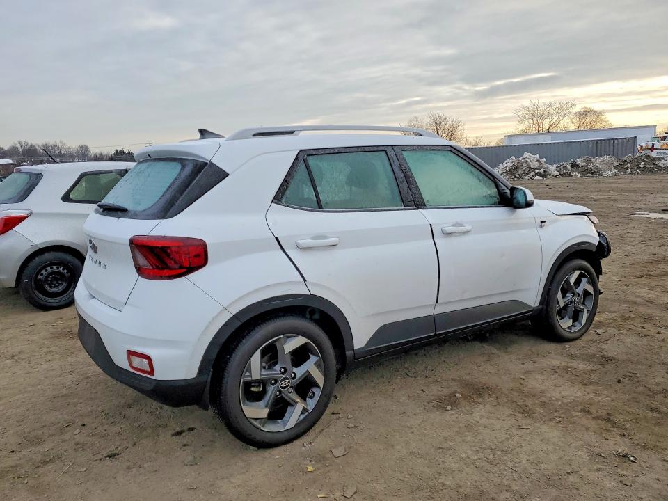 Photo 3 from auction – 2022 HYUNDAI VENUE with VIN KMHRC8A38NU172598