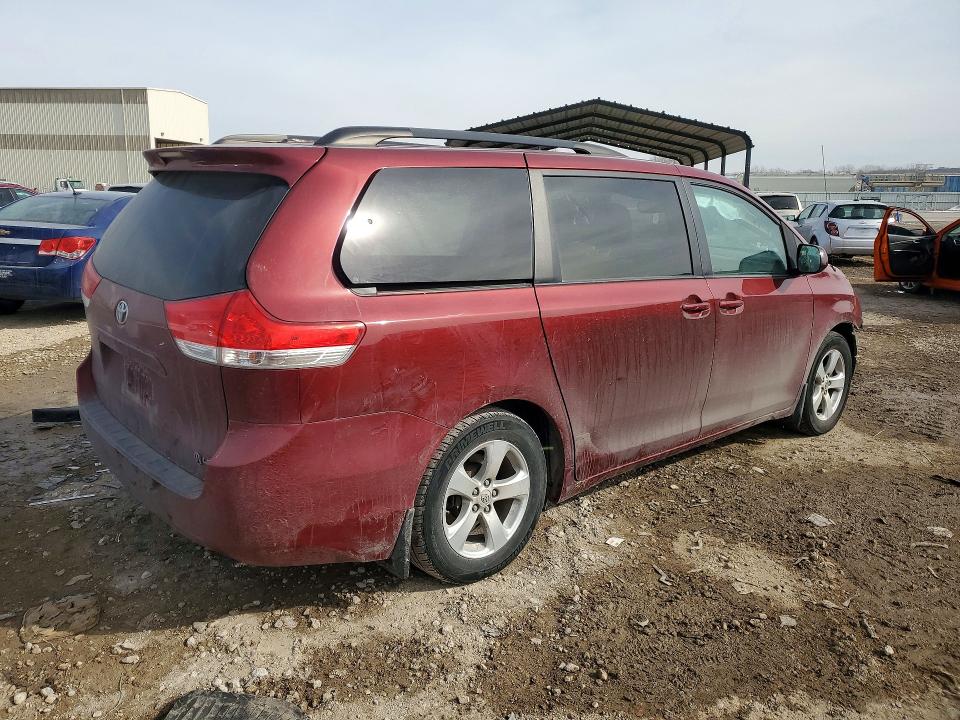 Photo 3 from auction – 2013 TOYOTA SIENNA with VIN 5TDKK3DC0DS282250