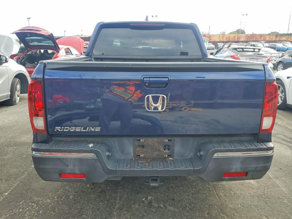 Photo 6 from auction – 2017 HONDA RIDGELINE with VIN 5FPYK2F5XHB003262