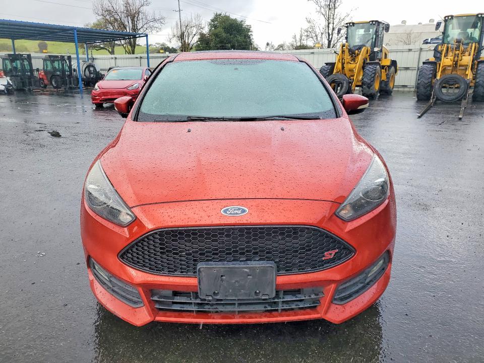 Photo 5 from auction – 2018 FORD FOCUS with VIN 1FADP3L93JL282956