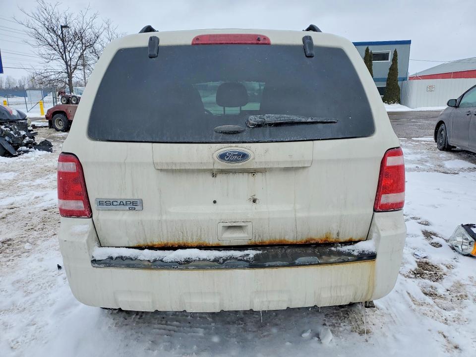 Photo 6 from auction – 2011 FORD ESCAPE with VIN 1FMCU0D75BKA77619