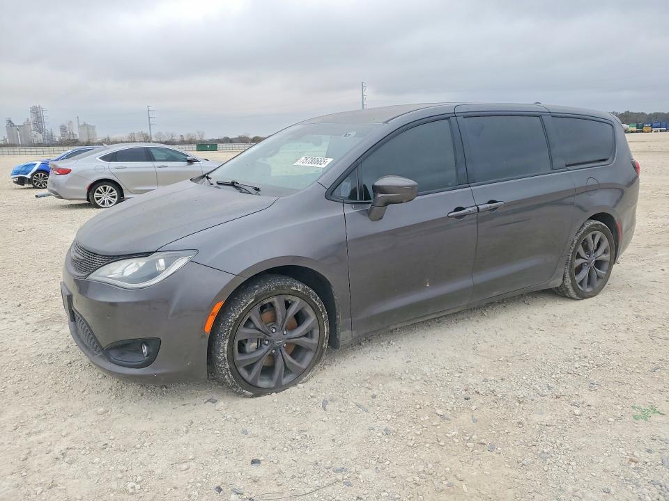 CHRYSLER PACIFICA T 2019 with VIN 2C4RC1FG1KR628280 - Photo from auction