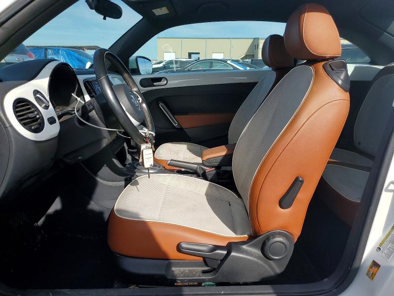 Photo 7 from auction – 2015 VOLKSWAGEN BEETLE with VIN 3VWF17ATXFM647582