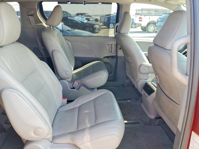 Photo 11 from auction – 2017 TOYOTA SIENNA XLE with VIN 5TDDZ3DC2HS174156