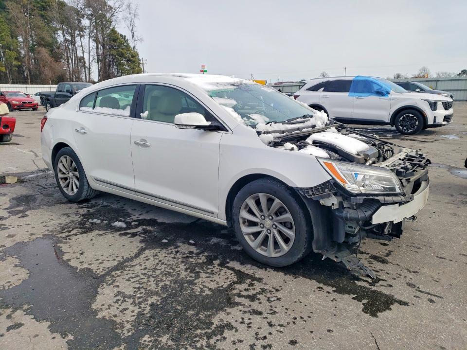 Photo 4 from auction – 2016 BUICK LACROSSE with VIN 1G4GB5G30GF176510