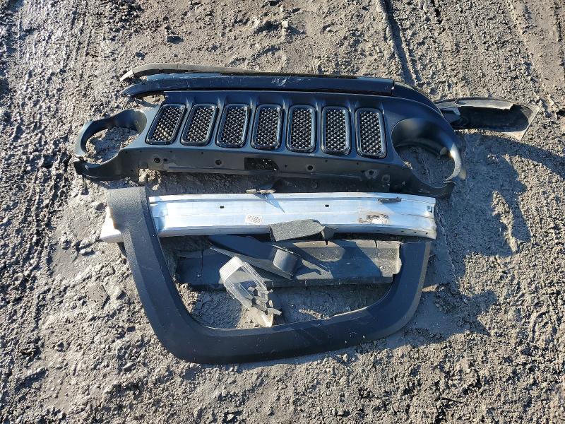Photo 13 from auction – 2018 JEEP RENEGADE with VIN ZACCJABB8JPJ34889