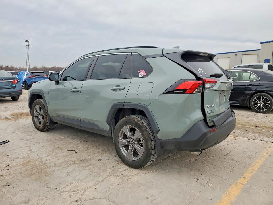 Photo 2 from auction – 2022 TOYOTA RAV4 with VIN 2T3W1RFV2NW201187