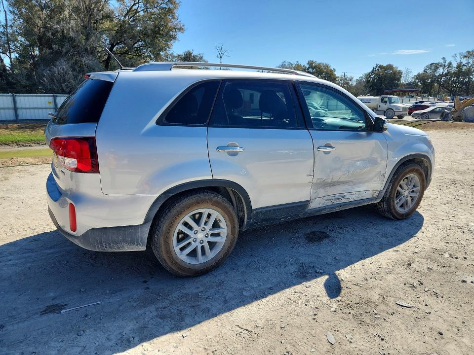 Photo 3 from auction – 2014 KIA SORENTO with VIN 5XYKT4A75EG532607