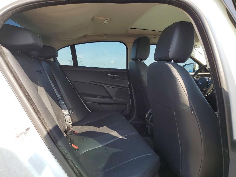 Photo 10 from auction – 2018 JAGUAR XE PREMIUM with VIN SAJAD4FN2JCP33347