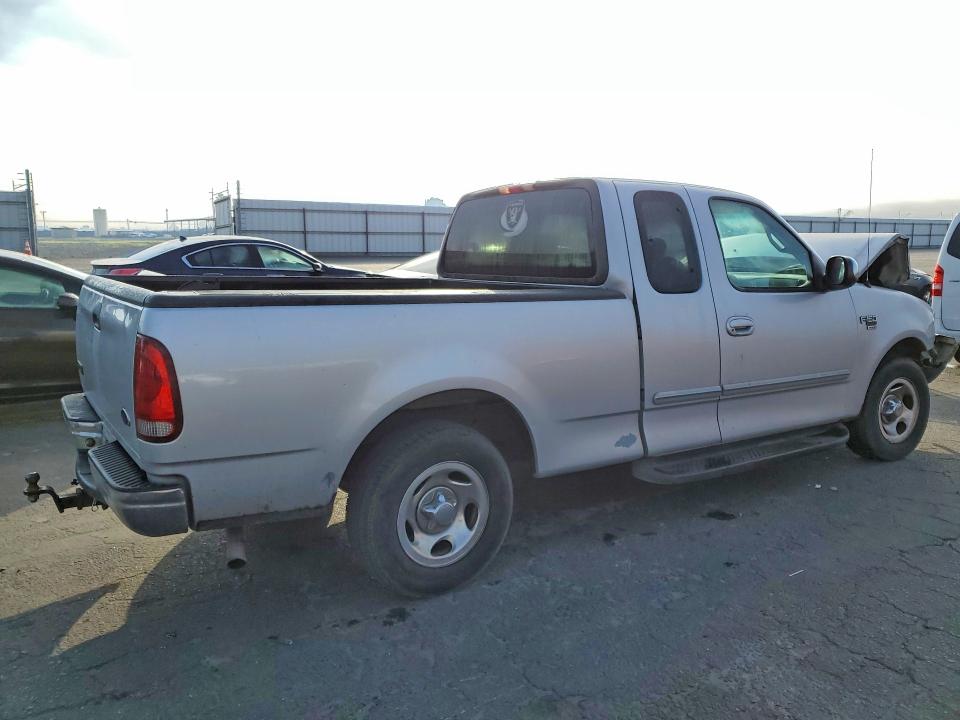 Photo 3 from auction – 2002 FORD F150 with VIN 1FTRX17W32KB07506