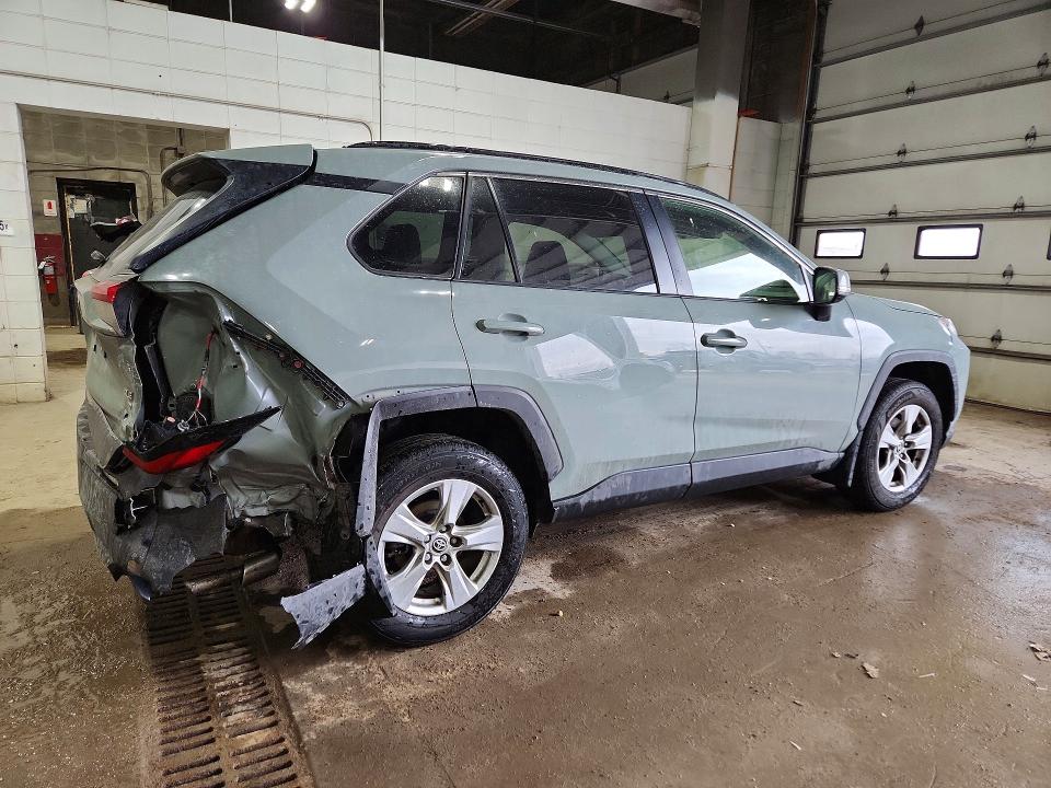 Photo 3 from auction – 2020 TOYOTA RAV4 XLE with VIN JTMP1RFV0LJ026955