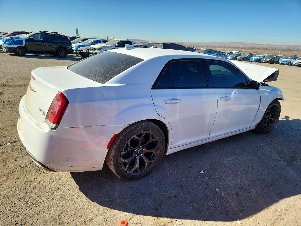 Photo 3 from auction – 2019 CHRYSLER 300 with VIN 2C3CCABG0KH639874