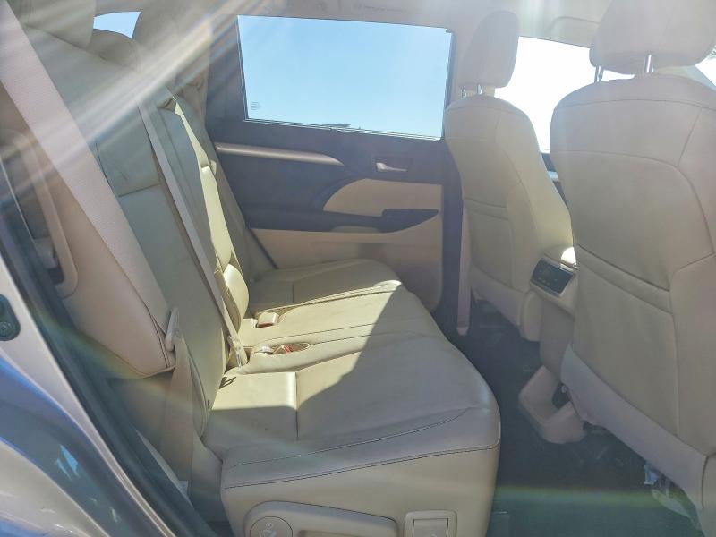 Photo 10 from auction – 2016 TOYOTA HIGHLANDER with VIN 5TDKKRFH3GS133573