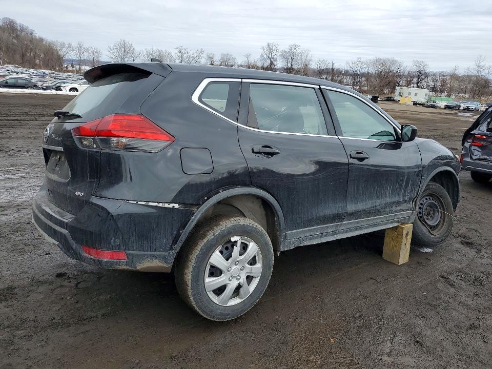 Photo 3 from auction – 2017 NISSAN ROGUE S with VIN KNMAT2MV0HP562979