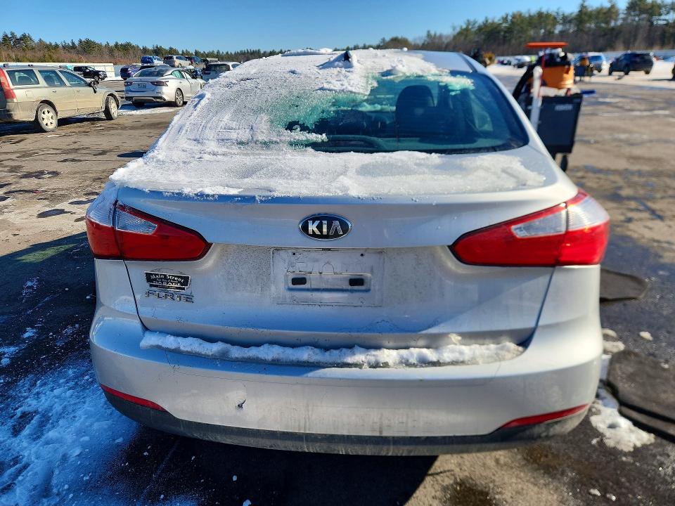 Foto 6 de la subasta – 2016 KIA FORTE con VIN KNAFX4A61G5523165