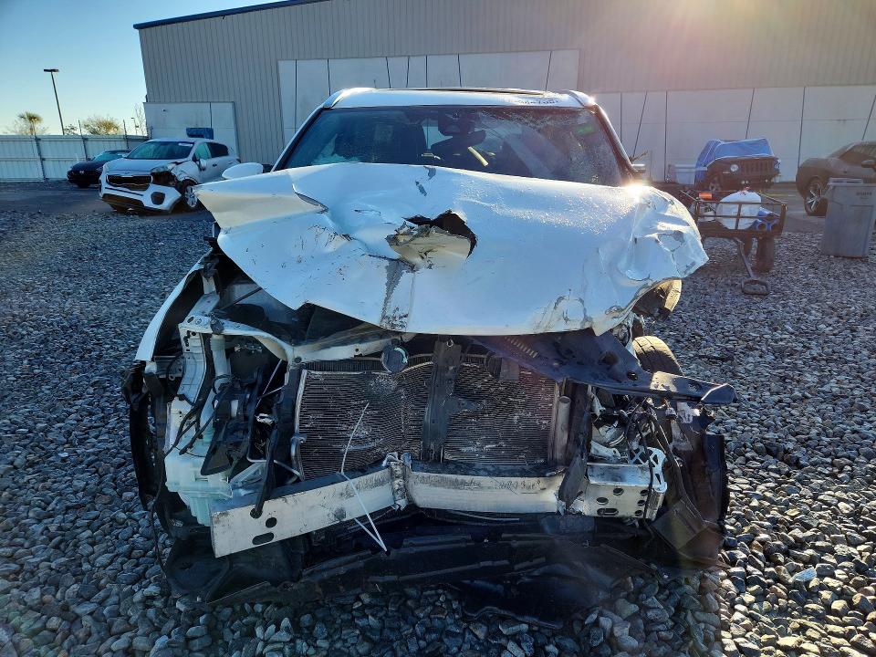 Photo 5 from auction – 2018 TOYOTA HIGHLANDER with VIN 5TDKZRFH4JS543754