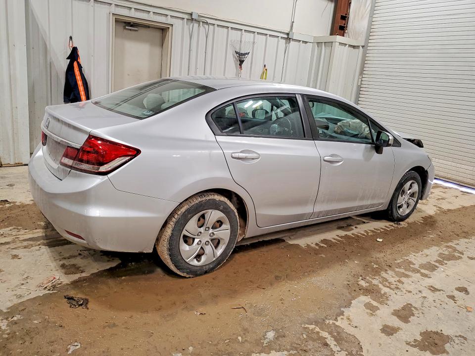 Photo 3 from auction – 2014 HONDA CIVIC LX with VIN 19XFB2F57EE003043