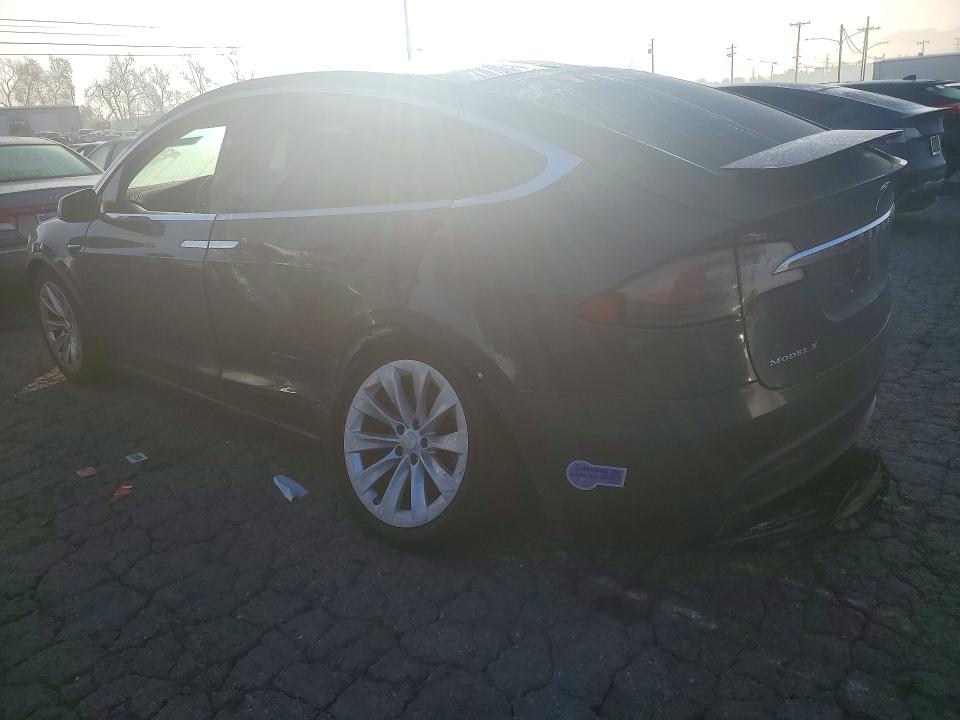Photo 2 from auction – 2018 TESLA MODEL X with VIN 5YJXCBE20JF119911