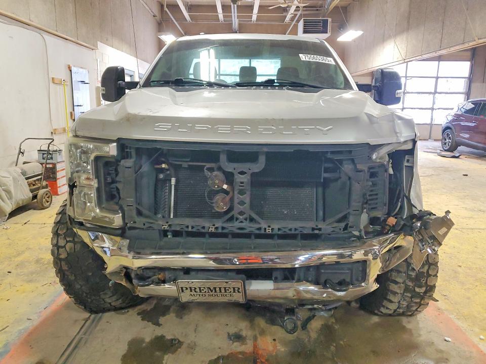 Photo 5 from auction – 2017 FORD F250 with VIN 1FTBF2B67HEB16833
