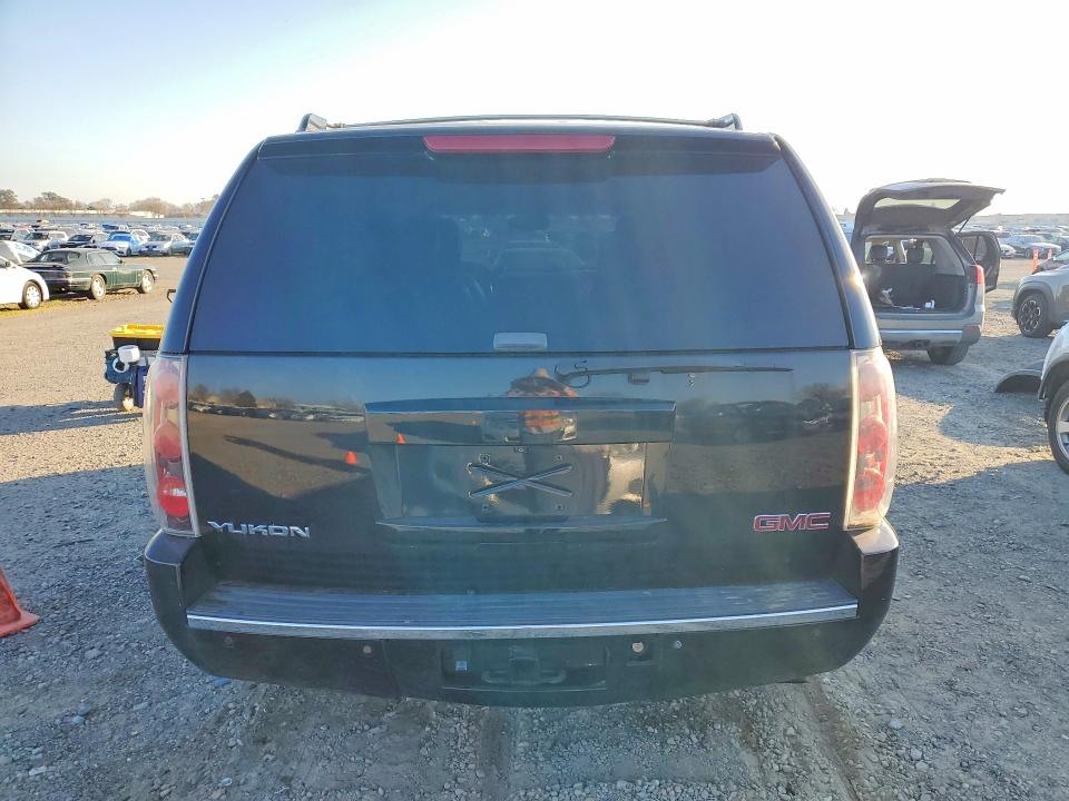 Photo 6 from auction – 2007 GMC YUKON DENA with VIN 1GKFK63867J273171