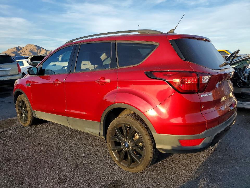 Photo 2 from auction – 2019 FORD ESCAPE with VIN 1FMCU0GD0KUB79688