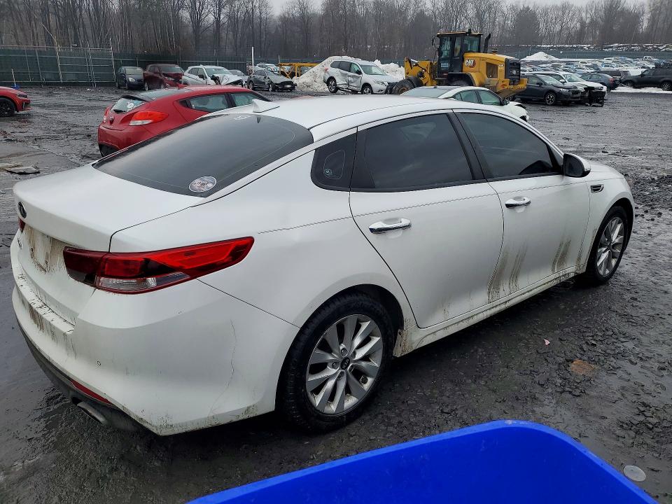 Photo 3 from auction – 2018 KIA OPTIMA with VIN 5XXGT4L32JG271211