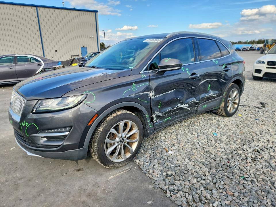 LINCOLN MKC SELECT 2019 with VIN 5LMCJ2C95KUL01951 - Photo from auction