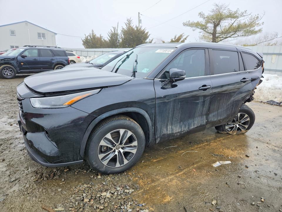 TOYOTA HIGHLANDER 2023 with VIN 5TDKDRAH2PS013944 - Photo from auction