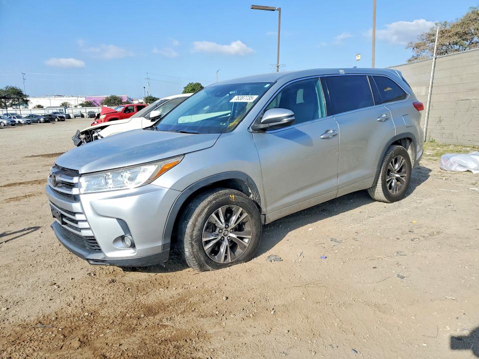TOYOTA HIGHLANDER 2018 with VIN 5TDZZRFH2JS260736 - Photo from auction