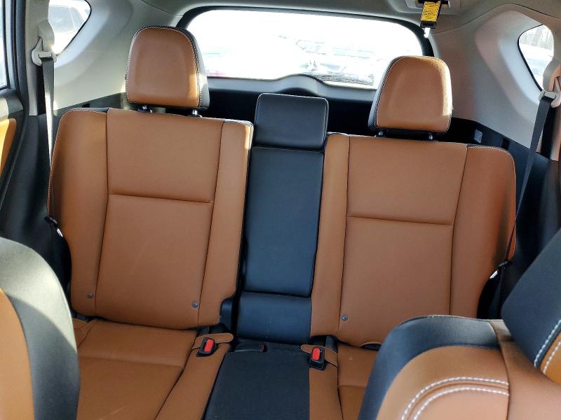 Photo 10 from auction – 2016 TOYOTA RAV4 LIMIT with VIN 2T3DFREV4GW496385