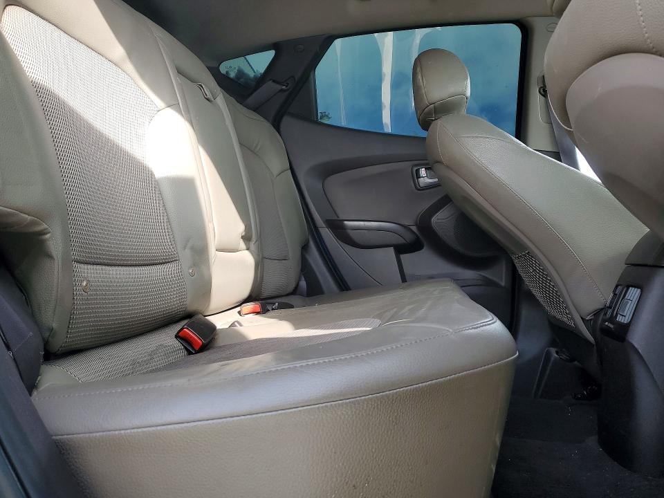 Photo 2 from auction – 2014 HYUNDAI TUCSON GLS with VIN KM8JU3AG9EU895294