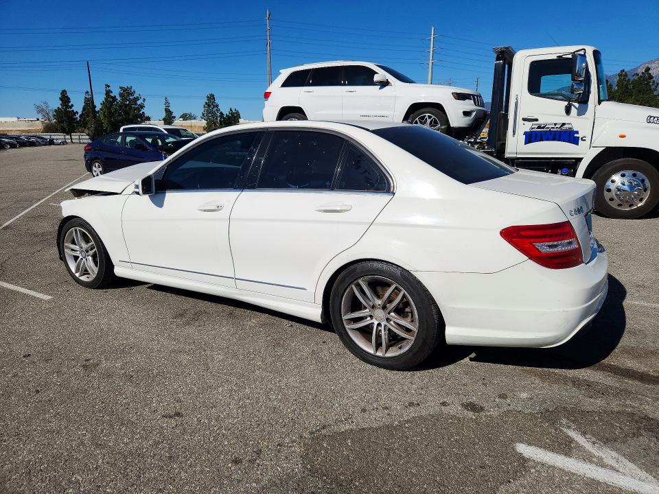 Photo 2 from auction – 2014 MERCEDES BENZ C with VIN WDDGF4HB0EA940784