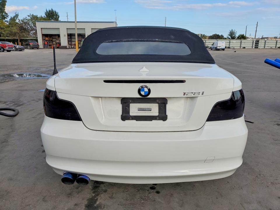 Photo 6 from auction – 2011 BMW 128 I with VIN WBAUL7C54BVM80393