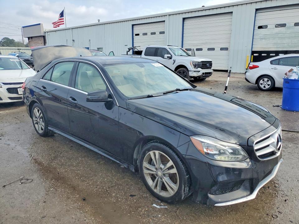 Photo 4 from auction – 2015 MERCEDES-BENZ E with VIN WDDHF5KB2FB088940