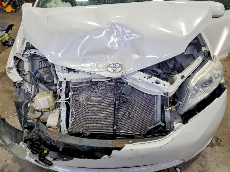 Foto 12 de la subasta – 2015 TOYOTA SIENNA XLE con VIN 5TDDK3DC9FS108902