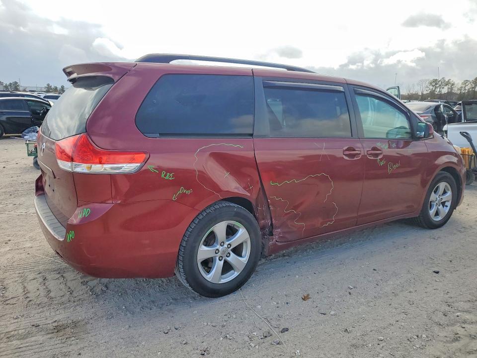 Photo 3 from auction – 2013 TOYOTA SIENNA with VIN 5TDKK3DC3DS403465