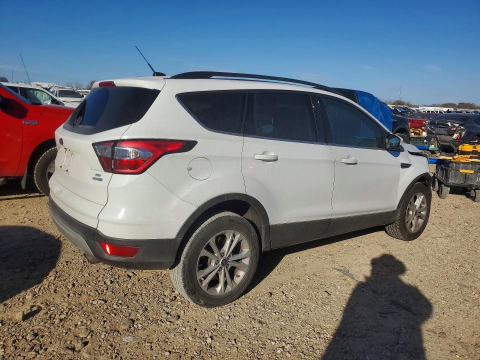 Photo 3 from auction – 2017 FORD ESCAPE with VIN 1FMCU9G95HUE61835