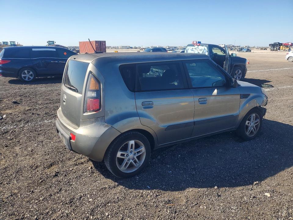 Photo 3 from auction – 2010 KIA SOUL + with VIN KNDJT2A2XA7053739