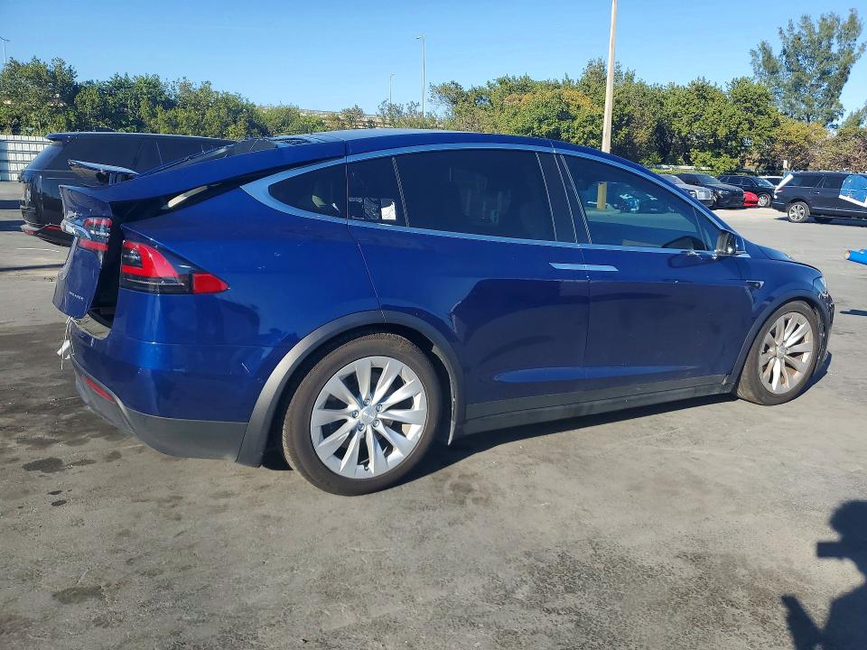 Photo 3 from auction – 2019 TESLA MODEL X with VIN 5YJXCAE23KF181220