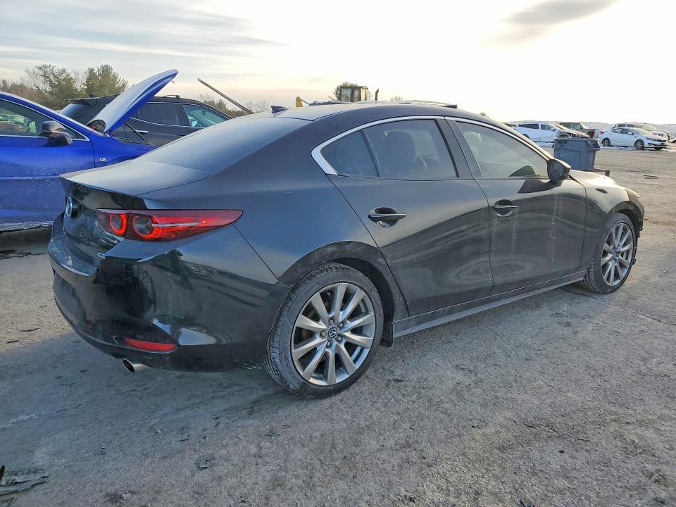 Фото 3 с аукциона – 2020 MAZDA 3 PREMIUM с VIN 3MZBPBEM8LM125578