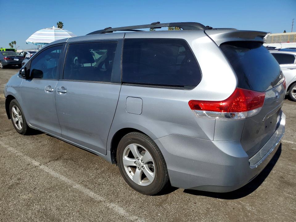 Photo 2 from auction – 2013 TOYOTA SIENNA LE with VIN 5TDKK3DC1DS346831