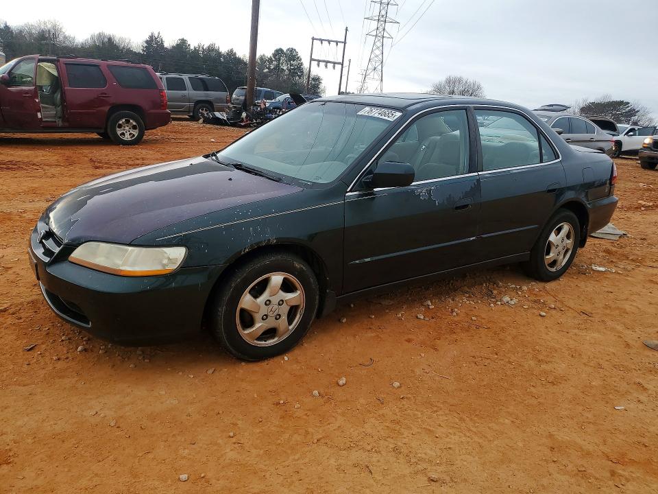 HONDA ACCORD 2000 with VIN 1HGCG5656YA117324 - Photo from auction