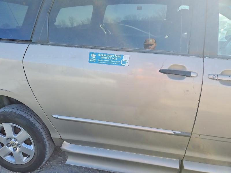 Photo 11 from auction – 2004 TOYOTA SIENNA with VIN 5TDZA23C34S208365