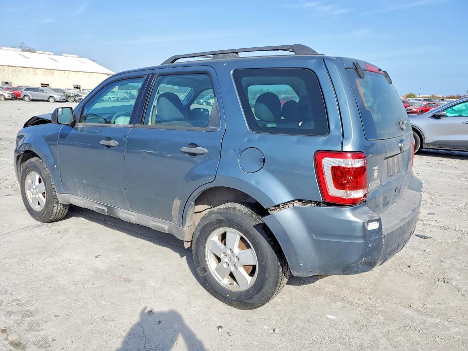 Photo 2 from auction – 2010 FORD ESCAPE XLS with VIN 1FMCU0C79AKD10921